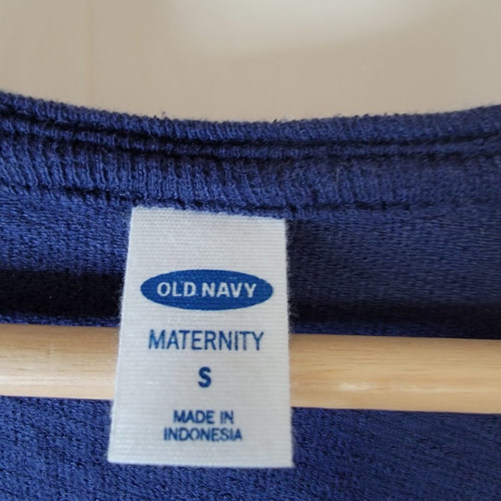 Old Navy Maternity Blouse Size Small - Like New - Very stretchy - Navy white - Picture 2 of 5